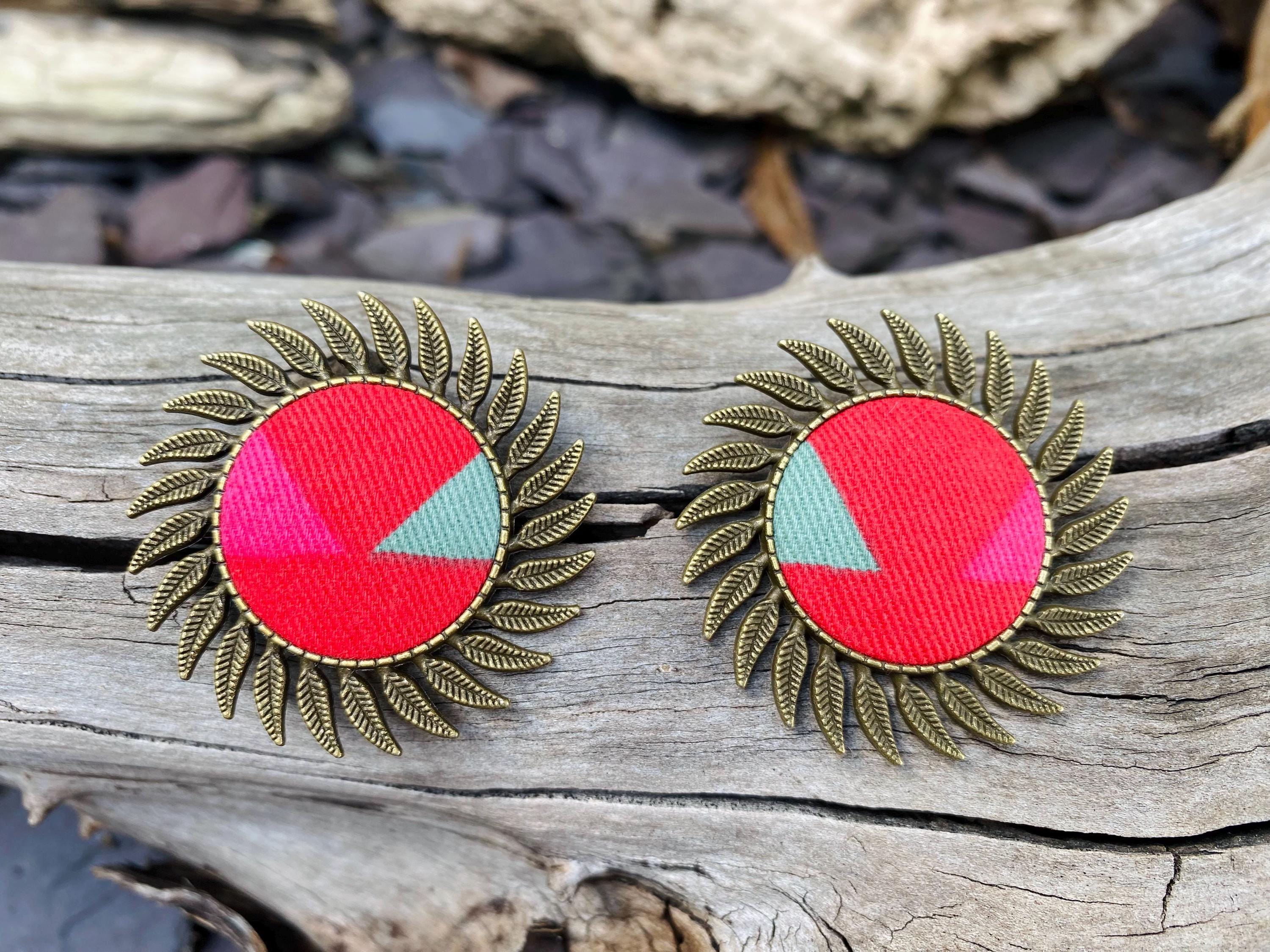 Upcycled Fabric Brooch: Handmade Brass-Style Pin
