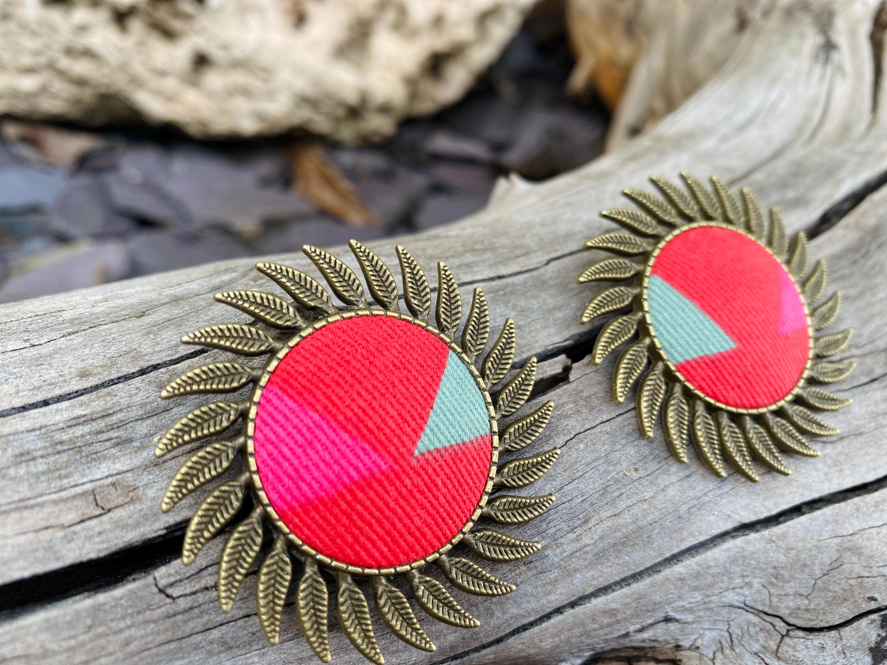 Upcycled Fabric Brooch: Handmade Brass-Style Pin